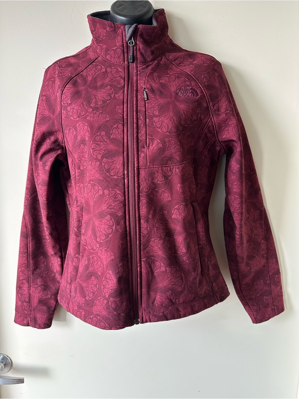 The North Face Apex Bionic Softshell Jacket Burgundy Floral Print Small